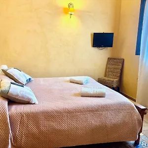  Pensión Le Al Cassaro Italia